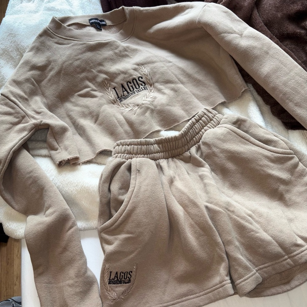 PRETTYLITTLETHING SWEAT SET